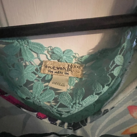 Top - Picture 2 of 2